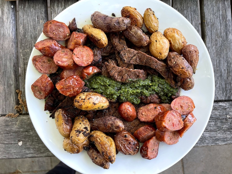 Garlic Steak Bites with Crispy Potatoes