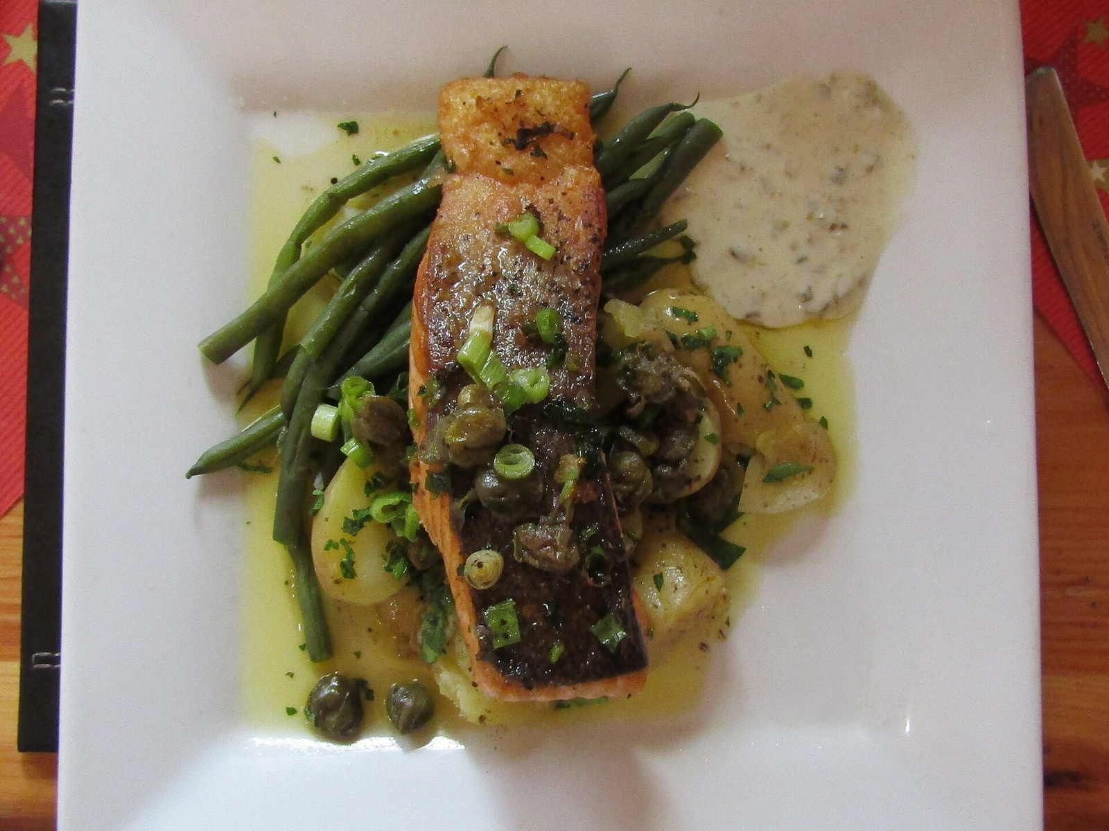 Lemon Pepper Salmon with Potatoes and Green Beans (Low-FODMAP)