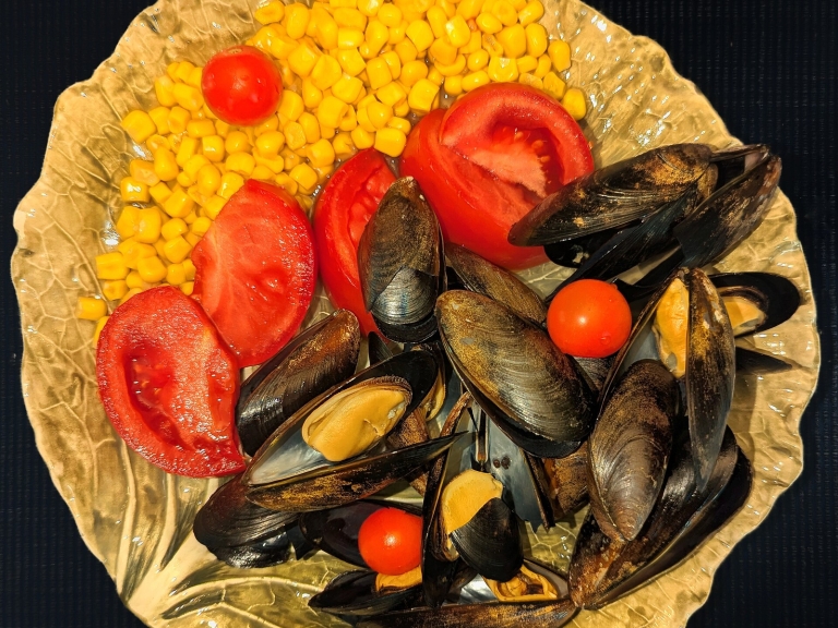 Mussels in Tomato Broth