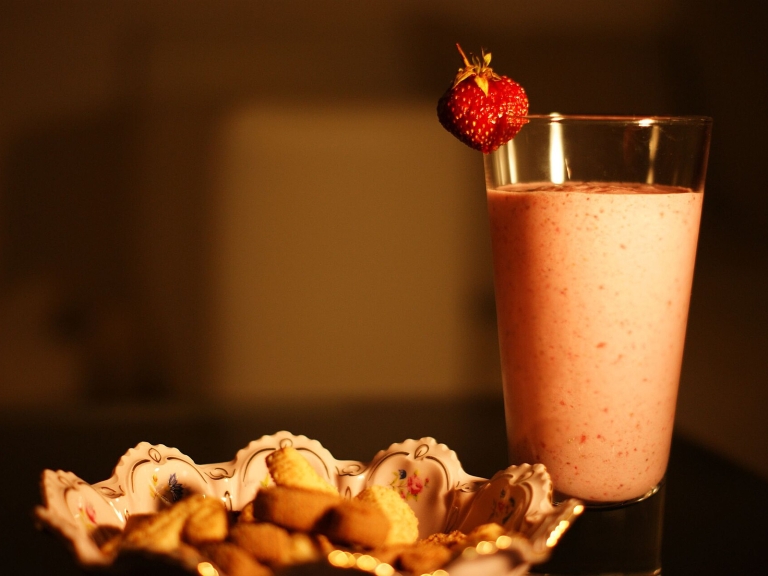 Raspberry Lemon Skyr Smoothie