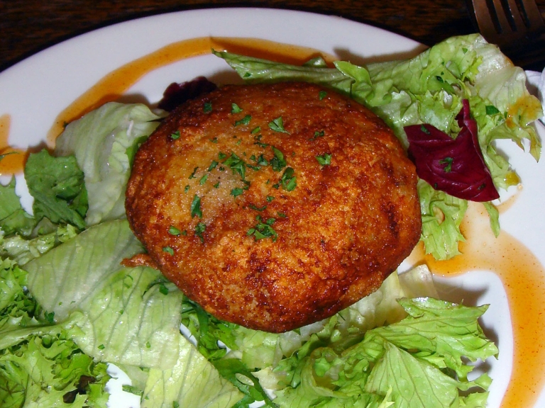 East Coast Salmon Cakes with Dill Sauce