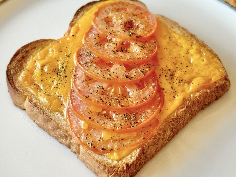 Savoury Cottage Cheese Toast with Tomato
