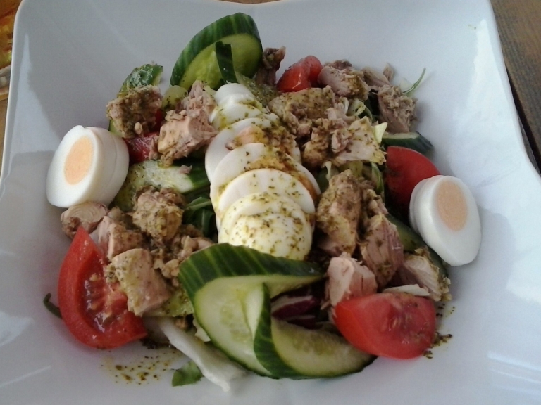 High-Protein Tuna Salad Lettuce Wraps