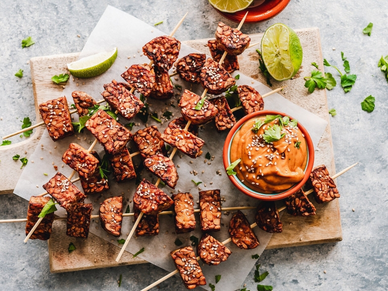 Sticky Sesame Tempeh with Broccoli (Vegan)
